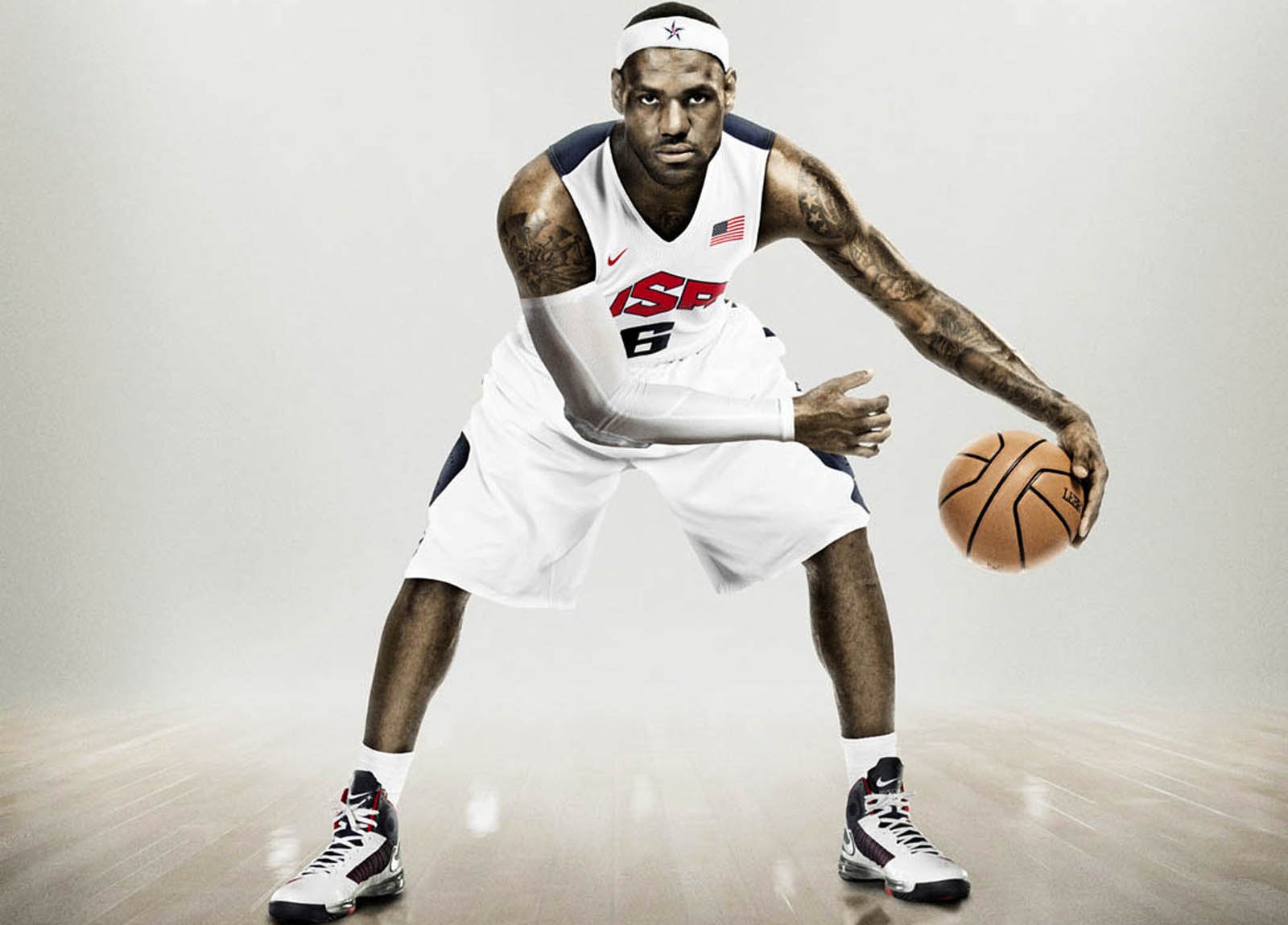 篮球火箭遭遇四连败，主帅承认防守有问题（火箭遭四连败，主帅直言防守不力）