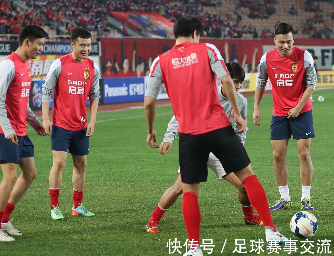 杨瀚森的足球之路：从业余到专业（杨瀚森的绿茵征途：由业余迈向职业）