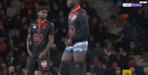 独领风骚，目前欧冠前8球队英超占4席，其余四大联赛各出1队（欧冠八强英超占据半壁江山，其余四大联赛各仅一队晋级）