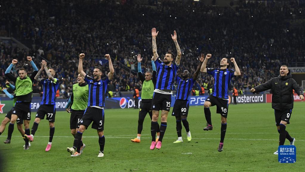 泰州队苏超夺冠，澎湃：泰州多景区向全球游客免票（泰州队夺得苏超冠军，澎湃称泰州多景区对全球游客免门票）