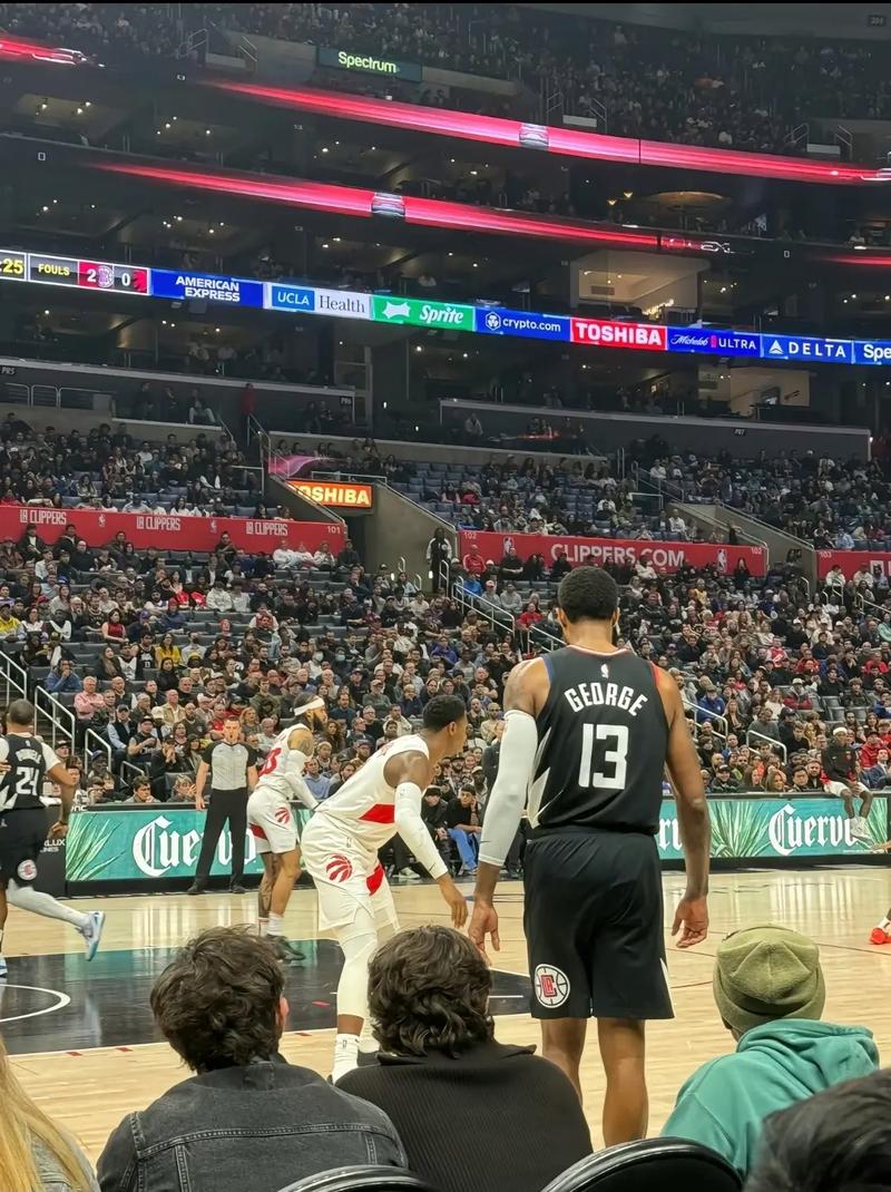 辽宁男篮在俱乐部杯首战失利，后调整阵容暂稳，以90比79战胜合肥男篮，杨鸣调整战术有效应对挑战。（首战失利后阵容微调稳住局面，辽宁男篮90-79力克合肥，杨鸣战术应变奏效）