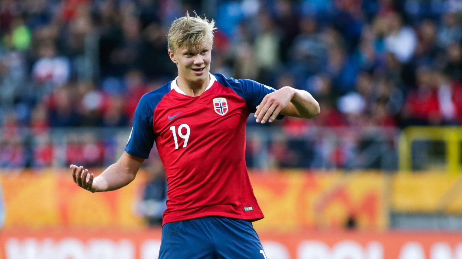 足球报：浙江队花4亿是谣言；韦世豪、李磊先后来做康复（《足球报》辟谣：浙江队花4亿不实，韦世豪、李磊相继接受康复）