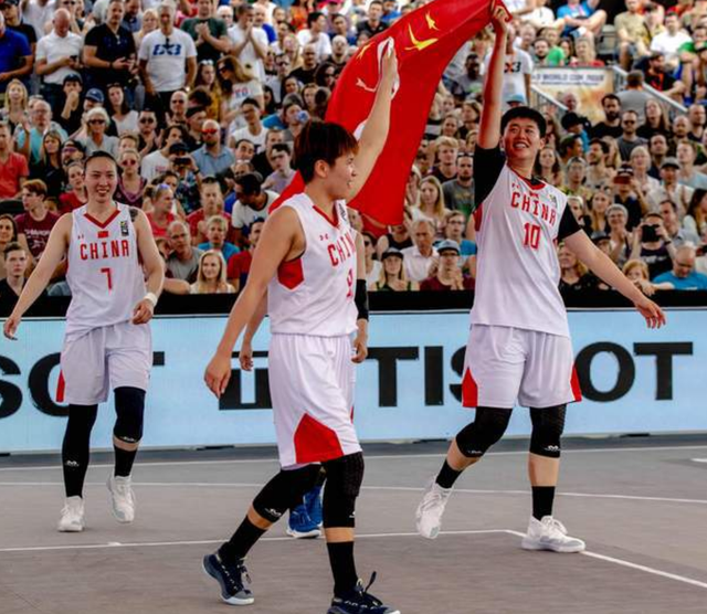 昔日冠军后卫！普尔半场9中4中拿11分3板3断 3+1和高难度上篮都有（曾夺冠后卫普尔半场9投4中拿下11分3板3断，3+1与高难度上篮均有展现）