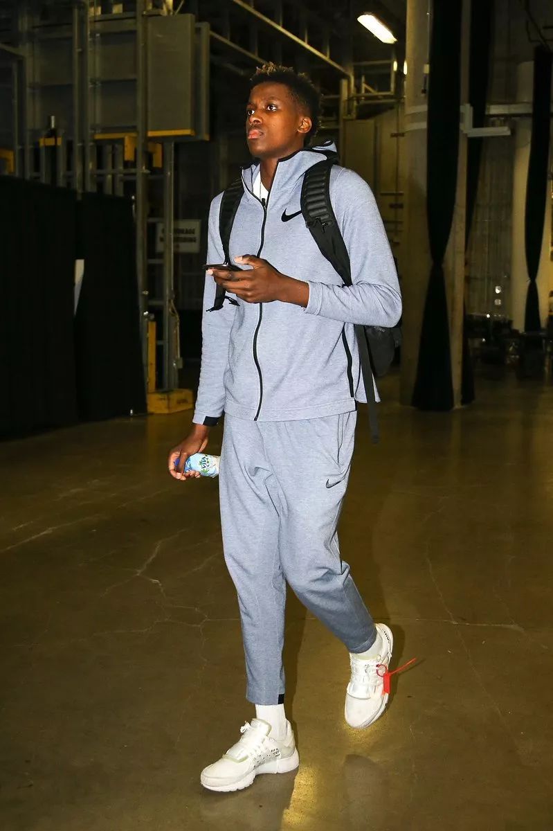 巴西女排3-2险胜日本队，晋级世联赛决赛，与意大利队争夺冠军（五局苦战，巴西女排险胜日本晋级世联赛决赛，将与意大利争冠）