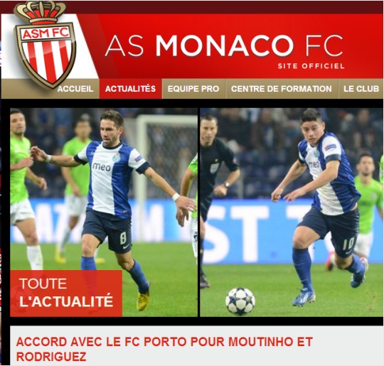 塞内加尔vs博茨瓦纳比赛中，一位球迷身着棱镜装、戴面具观战（塞内加尔战博茨瓦纳：一名球迷穿棱镜装戴面具现身看台）