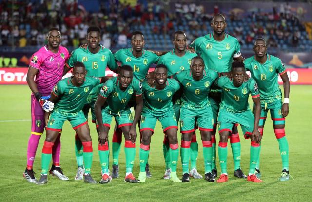 篮球CBA季后赛抽签完成，首轮对阵揭晓（CBA季后赛抽签落定，首轮对决出炉）