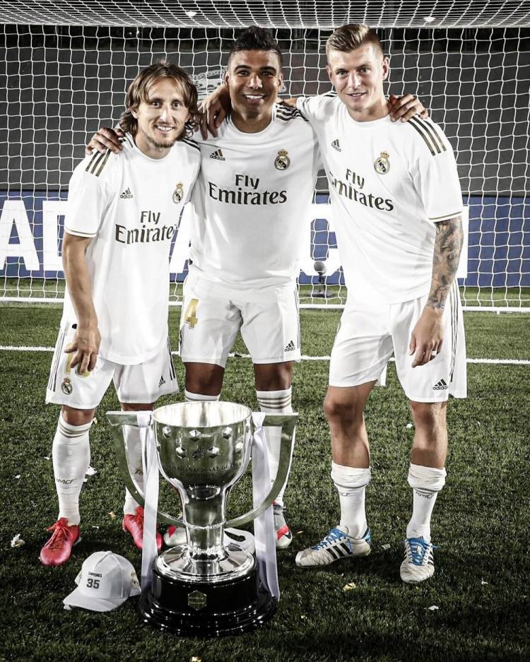 波兰主帅：要帮扎莱夫斯基找回状态；我觉得莱万还没决定未来（波兰主帅：将助扎莱夫斯基重拾状态；莱万未来仍未定案）