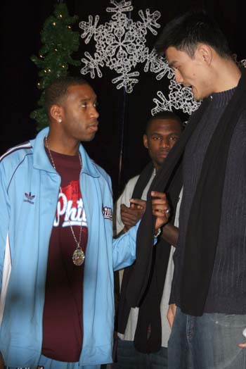 图片报：法兰克福队医私下为对手球员治疗，现已被开除（图片报称，法兰克福队医为对方球员私下看伤，已遭解雇）