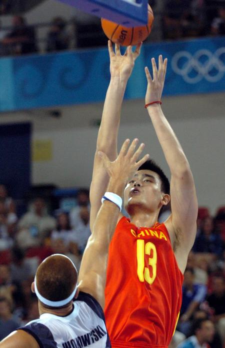 连续三年出局！吉罗纳国王杯再遭下级队伍淘汰，米歇尔三将首秀难挡噩运（三年连折！吉罗纳国王杯又负低级别对手，米歇尔三将处子秀难救主）