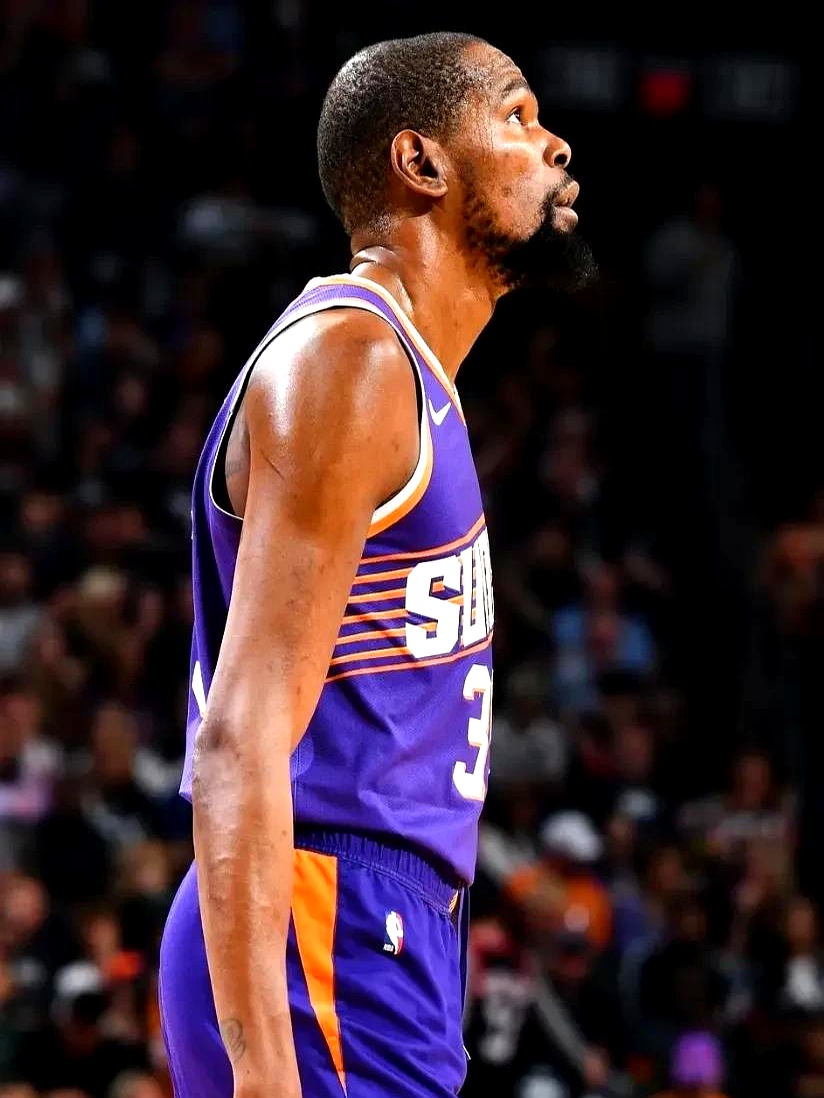 传奇奥斯卡满血复活看海港亚冠 球迷喊队危 ！速归！（奥斯卡状态回勇现身海港亚冠，球迷高呼：球队告急，尽快回归！）