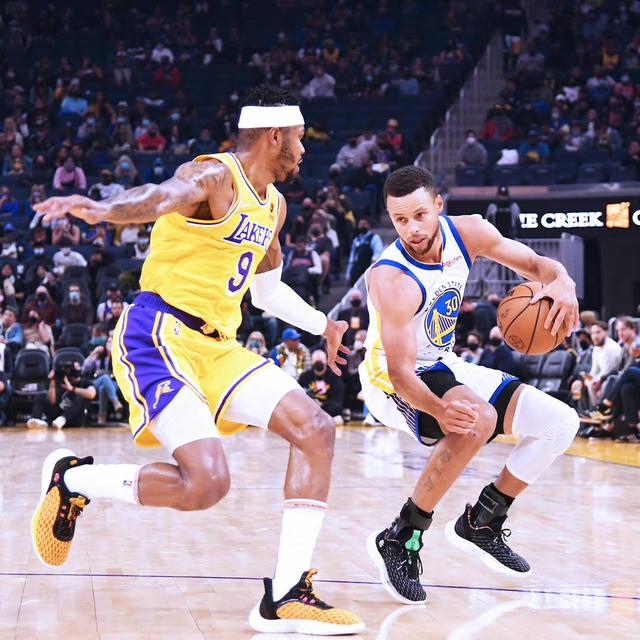 都够铁的！同曦半场三分球20中3&命中率15% 广东17中4&命中率24%（半场三分集体哑火：同曦20投3中15%，广东17投4中24%）