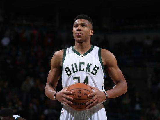 跟队记者：阿方索-戴维斯预计11月22日左右复出（随队记者：阿方索-戴维斯有望在11月22日前后复出）