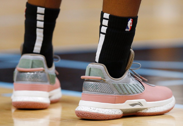 克雷莫内塞2-0莱切，博纳佐利建功，萨纳夫里亚锁定胜局（克雷莫内塞2比0力克莱切：博纳佐利先拔头筹，萨纳夫里亚终结悬念）