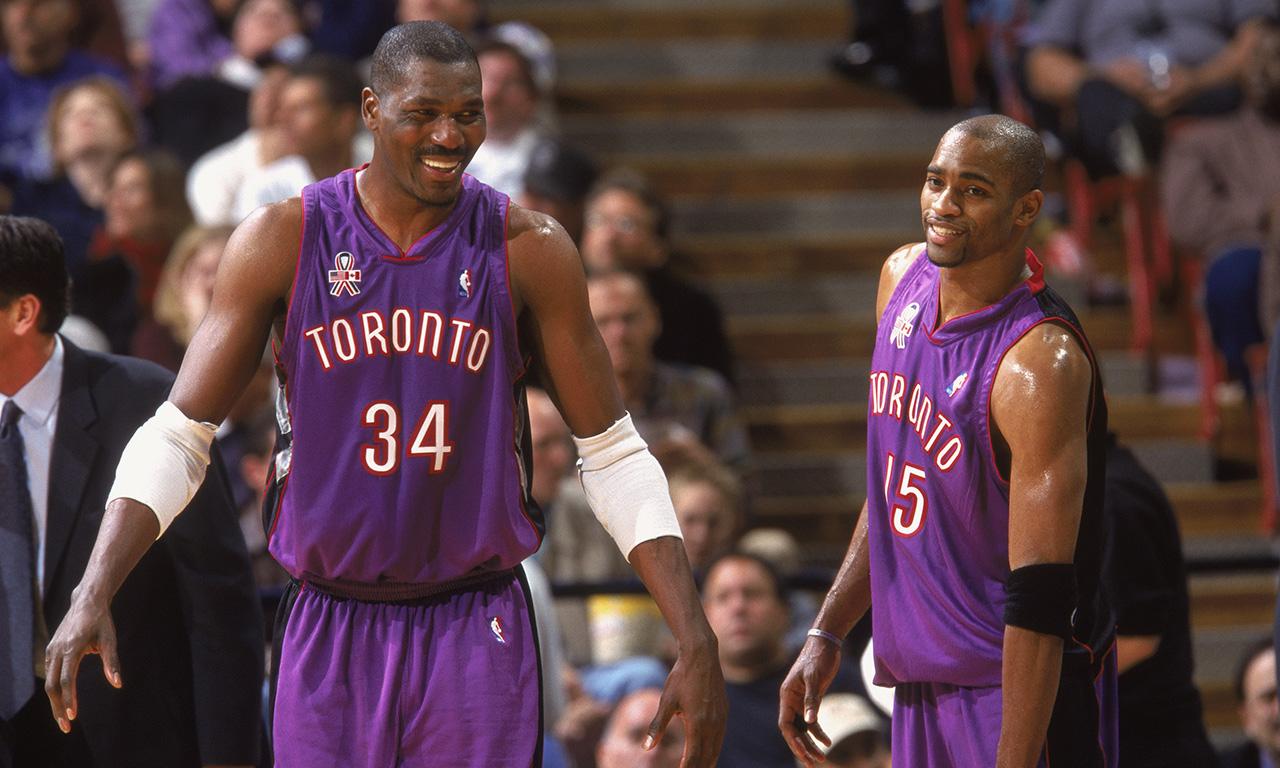 欧冠赛场精彩瞬间：巴萨主场2-0取胜,（欧冠之夜：巴萨主场2比0告捷）