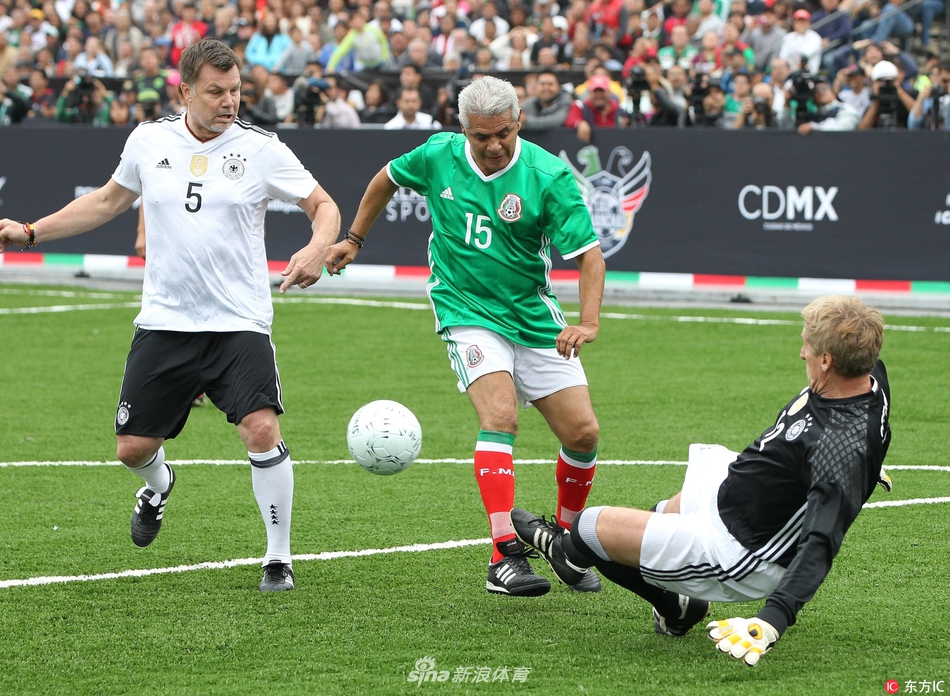 热议国足选帅：本土教练是陪标的；选土帅洋帅都是领导一句话（国足选帅引发热议：本土教练被指成陪跑，土帅洋帅归根还是领导说了算）